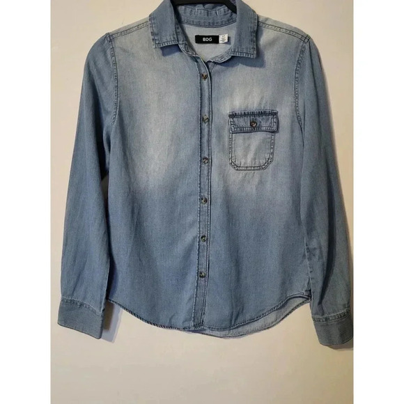 BDG Chambray Blue Button Down Shirt Size small 1L - Picture 2 of 7